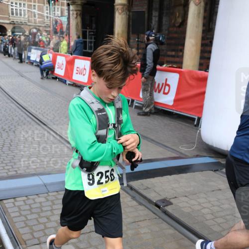 05.10.2025 - 20. swb-Marathon Bremen Yannick Fuchs http://msf.ph/oto/9265968 05.10.2025 10:51:14 Ziel 9256, 9287, 9416, 9425, 9663, 9894, 10206, 10226, 10378, 10669, 10743, 10932, 11279, 11391, 11573 meine-sportfotos.de