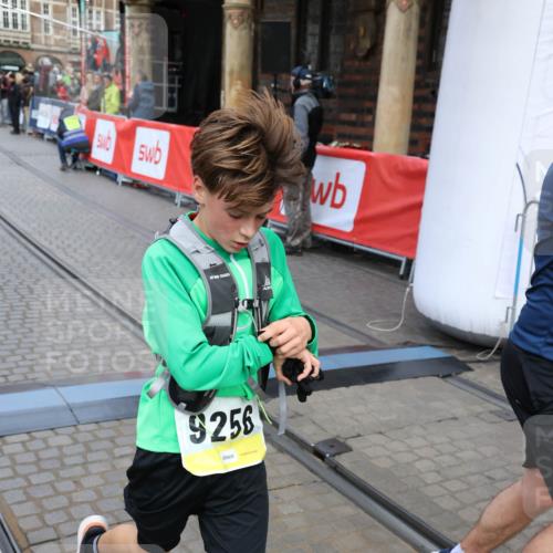 05.10.2025 - 20. swb-Marathon Bremen Yannick Fuchs http://msf.ph/oto/9265981 05.10.2025 10:51:14 Ziel 9256, 9287, 9416, 9425, 9663, 9894, 10206, 10226, 10378, 10669, 10743, 10932, 11279, 11391, 11573 meine-sportfotos.de