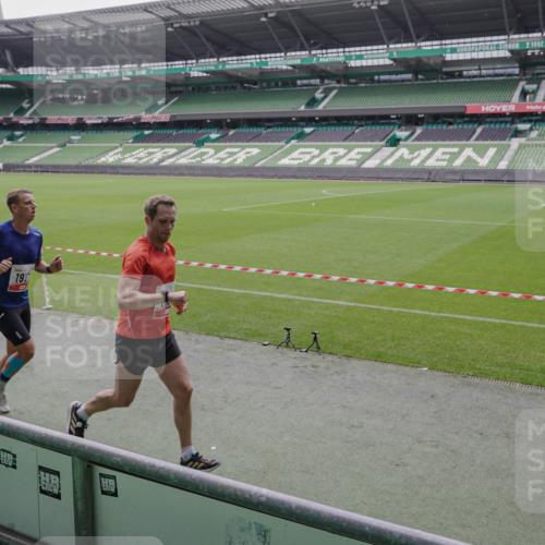 05.10.2025 - 20. swb-Marathon Bremen Michael Burmester http://msf.ph/oto/9266018 05.10.2025 12:25:02 Laufen im Stadion 1162, 1289, 1539, 1921, 467, 583, 1459 meine-sportfotos.de