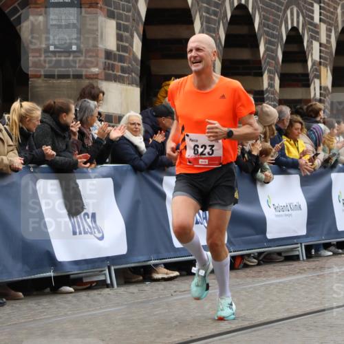 05.10.2025 - 20. swb-Marathon Bremen Strokosch-Dieckow http://msf.ph/oto/9266024 05.10.2025 12:59:22 Ziel 623, 945, 4631, 6912, 7834, 9095 meine-sportfotos.de