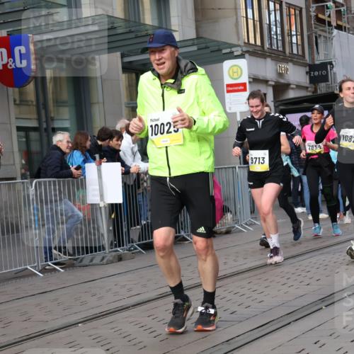 05.10.2025 - 20. swb-Marathon Bremen Strokosch-Dieckow http://msf.ph/oto/9266028 05.10.2025 11:05:05 Ziel 7654, 9210, 9419, 9440, 9515, 9690, 9713, 9752, 9908, 9944, 10025, 10158, 10255, 10289, 10343, 10426, 10437, 10511, 10542, 10828, 10990, 10999, 11064, 11106, 11164, 11501, 11540, 11650, 11676, 11681, 11707, 7654, 9210, 9419, 9440, 9515, 9690, 9713, 9752, 9908, 9944, 10025, 10158, 10255, 10289, 10343, 10426, 10437, 10511, 10542, 10828, 10990, 10999, 11064, 11106, 11164, 11501, 11540, 11650, 11676, 11681, 11707 meine-sportfotos.de