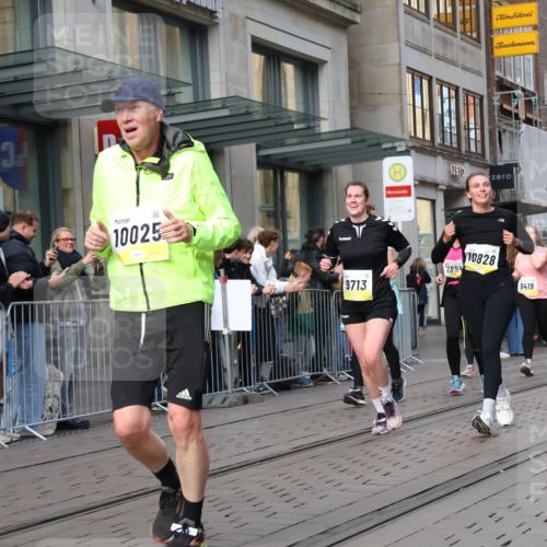 05.10.2025 - 20. swb-Marathon Bremen Strokosch-Dieckow http://msf.ph/oto/9266052 05.10.2025 11:05:06 Ziel 7654, 9210, 9419, 9440, 9515, 9690, 9713, 9752, 9908, 9944, 10025, 10158, 10255, 10289, 10343, 10426, 10437, 10511, 10542, 10828, 10990, 10999, 11064, 11106, 11164, 11501, 11540, 11650, 11676, 11681, 11707, 7654, 9210, 9419, 9440, 9515, 9690, 9713, 9752, 9908, 9944, 10025, 10158, 10255, 10289, 10343, 10426, 10437, 10511, 10542, 10828, 10990, 10999, 11064, 11106, 11164, 11501, 11540, 11650, 11676, 11681, 11707 meine-sportfotos.de