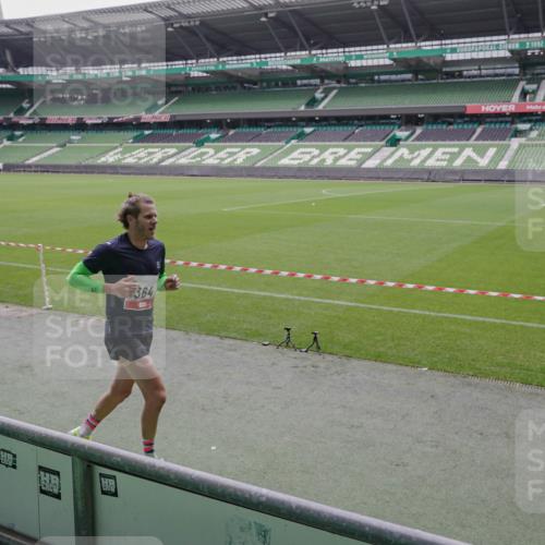 05.10.2025 - 20. swb-Marathon Bremen Michael Burmester http://msf.ph/oto/9266077 05.10.2025 12:25:25 Laufen im Stadion 153, 263, 364, 438, 559, 1068, 1077, 1162, 1289, 1539, 1921 meine-sportfotos.de