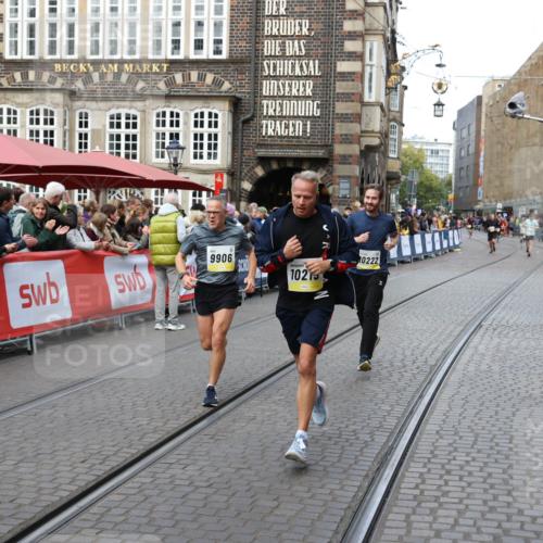 05.10.2025 - 20. swb-Marathon Bremen Yannick Fuchs http://msf.ph/oto/9266078 05.10.2025 10:51:18 Ziel 9256, 9287, 9894, 9906, 10206, 10215, 10222, 10669, 11279, 11573 meine-sportfotos.de