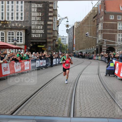 05.10.2025 - 20. swb-Marathon Bremen Yannick Fuchs http://msf.ph/oto/9266085 05.10.2025 12:08:49 Ziel 408 meine-sportfotos.de
