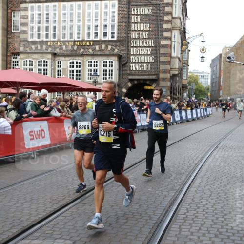05.10.2025 - 20. swb-Marathon Bremen Yannick Fuchs http://msf.ph/oto/9266103 05.10.2025 10:51:19 Ziel 9256, 9287, 9906, 10215, 10222, 10669, 11279 meine-sportfotos.de