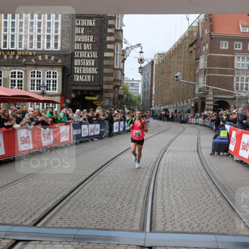 05.10.2025 - 20. swb-Marathon Bremen Yannick Fuchs http://msf.ph/oto/9266105 05.10.2025 12:08:49 Ziel 408 meine-sportfotos.de