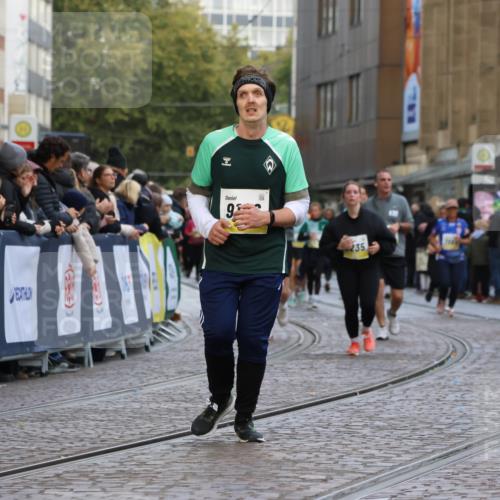 05.10.2025 - 20. swb-Marathon Bremen Strokosch-Dieckow http://msf.ph/oto/9266118 05.10.2025 11:08:19 Ziel 9186, 9353, 9401, 9519, 10132, 11097, 11232, 11671 meine-sportfotos.de