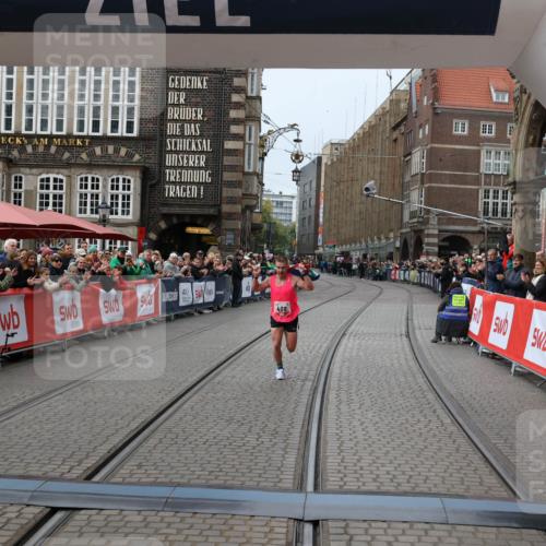 05.10.2025 - 20. swb-Marathon Bremen Yannick Fuchs http://msf.ph/oto/9266130 05.10.2025 12:08:50 Ziel 408 meine-sportfotos.de