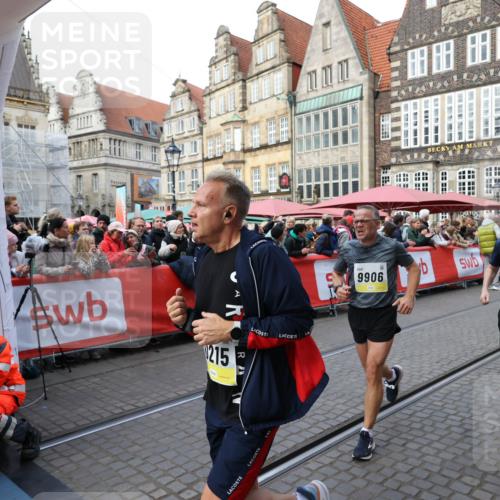 05.10.2025 - 20. swb-Marathon Bremen Yannick Fuchs http://msf.ph/oto/9266150 05.10.2025 10:51:20 Ziel 9256, 9287, 9906, 10215, 10222, 10432 meine-sportfotos.de