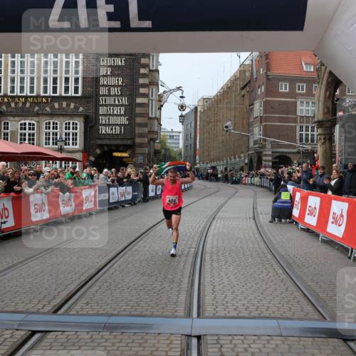 05.10.2025 - 20. swb-Marathon Bremen Yannick Fuchs http://msf.ph/oto/9266151 05.10.2025 12:08:50 Ziel 408 meine-sportfotos.de