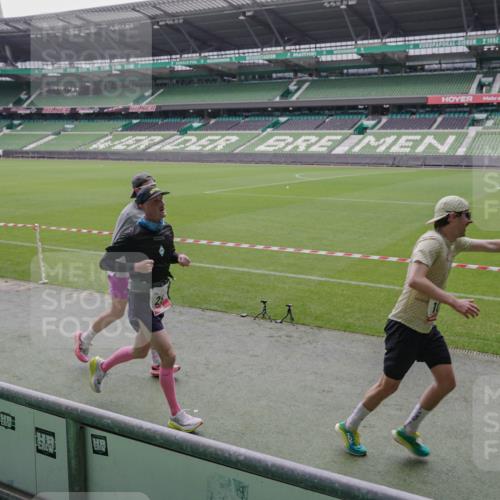 05.10.2025 - 20. swb-Marathon Bremen Michael Burmester http://msf.ph/oto/9266159 05.10.2025 12:25:32 Laufen im Stadion 153, 263, 364, 438, 559, 1068, 1077, 1162, 1289, 1921, 1539 meine-sportfotos.de