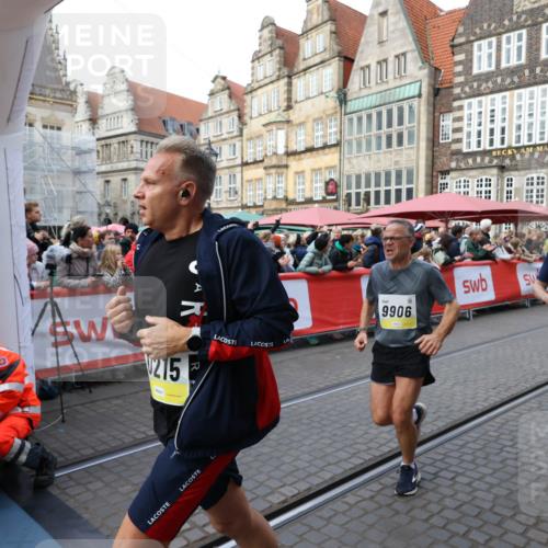 05.10.2025 - 20. swb-Marathon Bremen Yannick Fuchs http://msf.ph/oto/9266167 05.10.2025 10:51:20 Ziel 9256, 9287, 9906, 10215, 10222, 10432 meine-sportfotos.de