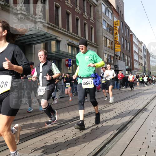 05.10.2025 - 20. swb-Marathon Bremen Strokosch-Dieckow http://msf.ph/oto/9266169 05.10.2025 11:05:10 Ziel 7654, 9210, 9335, 9419, 9515, 9690, 9713, 9752, 9908, 9944, 10025, 10158, 10289, 10426, 10437, 10511, 10542, 10828, 10843, 10844, 10999, 11064, 11106, 11164, 11540, 11604, 11676, 11681, 7654, 9210, 9335, 9419, 9515, 9690, 9713, 9752, 9908, 9944, 10025, 10158, 10289, 10426, 10437, 10511, 10542, 10828, 10843, 10844, 10999, 11064, 11106, 11164, 11540, 11604, 11676, 11681 meine-sportfotos.de
