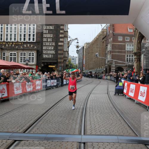 05.10.2025 - 20. swb-Marathon Bremen Yannick Fuchs http://msf.ph/oto/9266176 05.10.2025 12:08:50 Ziel 408 meine-sportfotos.de