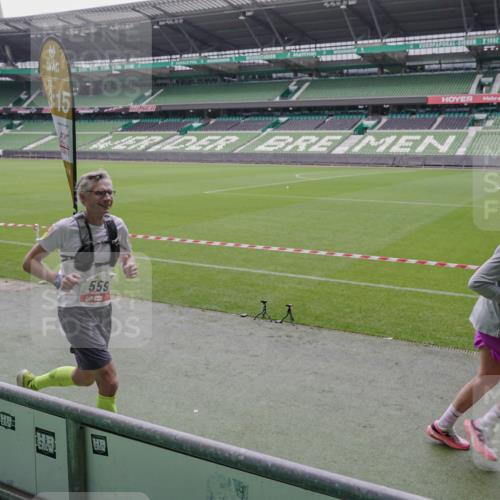 05.10.2025 - 20. swb-Marathon Bremen Michael Burmester http://msf.ph/oto/9266180 05.10.2025 12:25:33 Laufen im Stadion 153, 263, 364, 438, 559, 1068, 1077, 1162, 1289, 1921, 1539 meine-sportfotos.de
