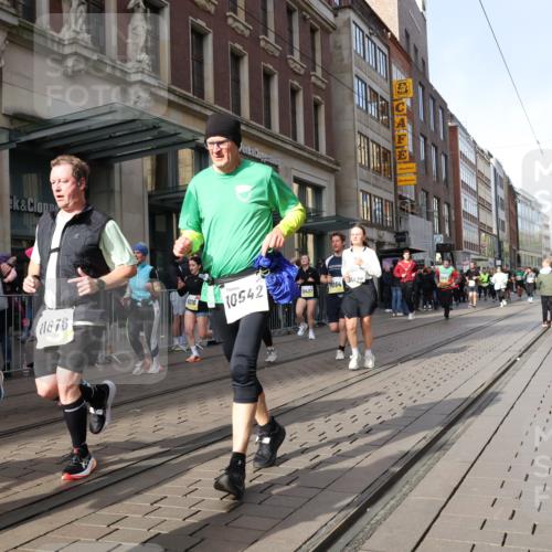 05.10.2025 - 20. swb-Marathon Bremen Strokosch-Dieckow http://msf.ph/oto/9266184 05.10.2025 11:05:10 Ziel 7654, 9210, 9335, 9419, 9515, 9690, 9713, 9752, 9908, 9944, 10025, 10158, 10289, 10426, 10437, 10511, 10542, 10828, 10843, 10844, 10999, 11064, 11106, 11164, 11540, 11604, 11676, 11681, 7654, 9210, 9335, 9419, 9515, 9690, 9713, 9752, 9908, 9944, 10025, 10158, 10289, 10426, 10437, 10511, 10542, 10828, 10843, 10844, 10999, 11064, 11106, 11164, 11540, 11604, 11676, 11681 meine-sportfotos.de