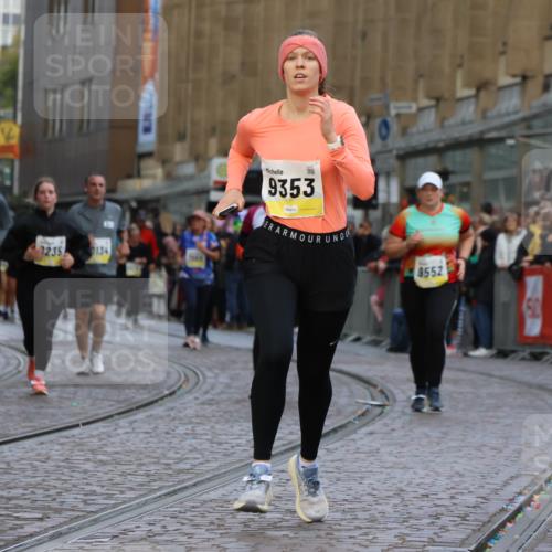 05.10.2025 - 20. swb-Marathon Bremen Strokosch-Dieckow http://msf.ph/oto/9266185 05.10.2025 11:08:21 Ziel 9186, 9353, 9401, 9552, 10132, 11097, 11671 meine-sportfotos.de