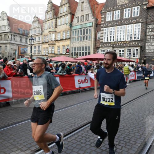 05.10.2025 - 20. swb-Marathon Bremen Yannick Fuchs http://msf.ph/oto/9266186 05.10.2025 10:51:20 Ziel 9256, 9287, 9906, 10215, 10222, 10432 meine-sportfotos.de