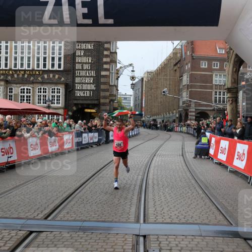 05.10.2025 - 20. swb-Marathon Bremen Yannick Fuchs http://msf.ph/oto/9266193 05.10.2025 12:08:50 Ziel 408 meine-sportfotos.de