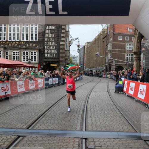 05.10.2025 - 20. swb-Marathon Bremen Yannick Fuchs http://msf.ph/oto/9266201 05.10.2025 12:08:50 Ziel 408 meine-sportfotos.de