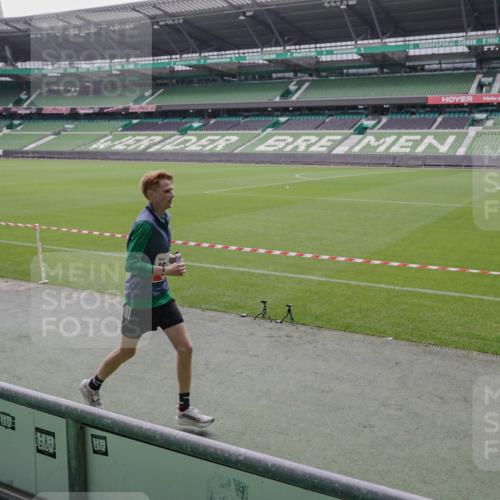 05.10.2025 - 20. swb-Marathon Bremen Michael Burmester http://msf.ph/oto/9266204 05.10.2025 12:25:47 Laufen im Stadion 153, 263, 364, 438, 559, 923, 1068, 1077, 1162, 1289, 1643, 1921, 1539 meine-sportfotos.de