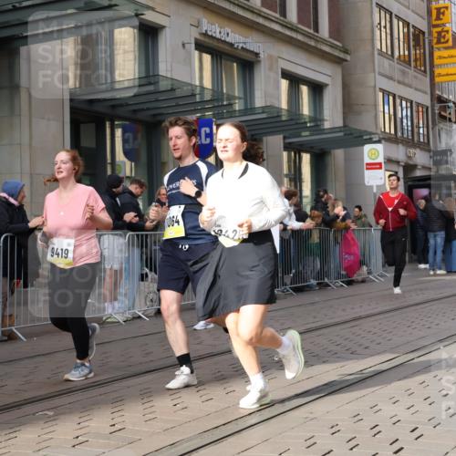 05.10.2025 - 20. swb-Marathon Bremen Strokosch-Dieckow http://msf.ph/oto/9266207 05.10.2025 11:05:11 Ziel 7654, 9210, 9335, 9419, 9515, 9713, 9752, 9908, 9944, 10025, 10158, 10197, 10289, 10426, 10437, 10511, 10529, 10542, 10828, 10843, 10844, 10999, 11064, 11106, 11164, 11604, 11676, 11681, 7654, 9210, 9335, 9419, 9515, 9713, 9752, 9908, 9944, 10025, 10158, 10197, 10289, 10426, 10437, 10511, 10529, 10542, 10828, 10843, 10844, 10999, 11064, 11106, 11164, 11604, 11676, 11681 meine-sportfotos.de