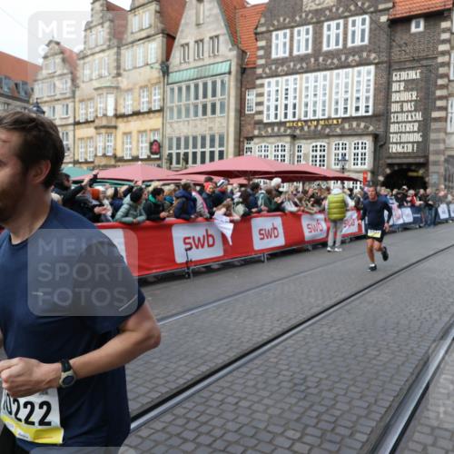 05.10.2025 - 20. swb-Marathon Bremen Yannick Fuchs http://msf.ph/oto/9266210 05.10.2025 10:51:21 Ziel 9906, 10215, 10222, 10432 meine-sportfotos.de