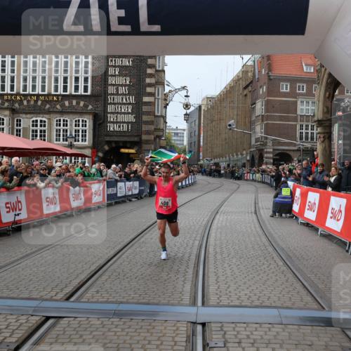 05.10.2025 - 20. swb-Marathon Bremen Yannick Fuchs http://msf.ph/oto/9266211 05.10.2025 12:08:50 Ziel 408 meine-sportfotos.de