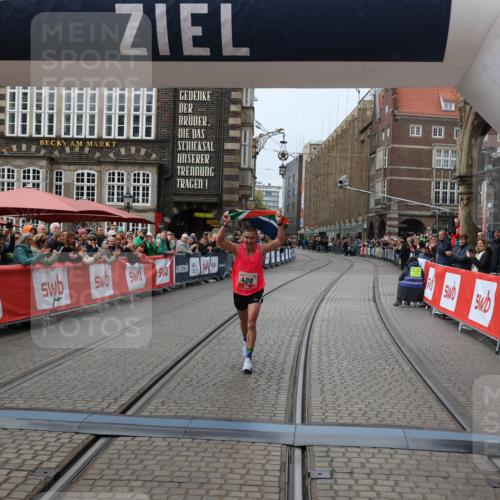 05.10.2025 - 20. swb-Marathon Bremen Yannick Fuchs http://msf.ph/oto/9266221 05.10.2025 12:08:50 Ziel 408 meine-sportfotos.de