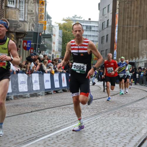 05.10.2025 - 20. swb-Marathon Bremen Strokosch-Dieckow http://msf.ph/oto/9266222 05.10.2025 12:59:28 Ziel 133, 945, 2967, 4369, 4631, 6912, 7834, 9095 meine-sportfotos.de