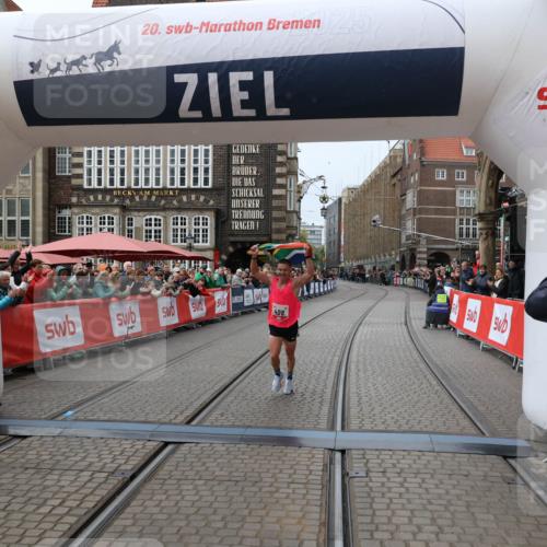 05.10.2025 - 20. swb-Marathon Bremen Yannick Fuchs http://msf.ph/oto/9266251 05.10.2025 12:08:51 Ziel 408 meine-sportfotos.de