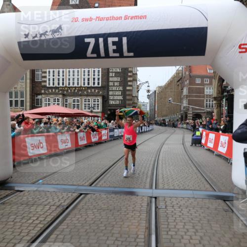 05.10.2025 - 20. swb-Marathon Bremen Yannick Fuchs http://msf.ph/oto/9266262 05.10.2025 12:08:51 Ziel 408 meine-sportfotos.de