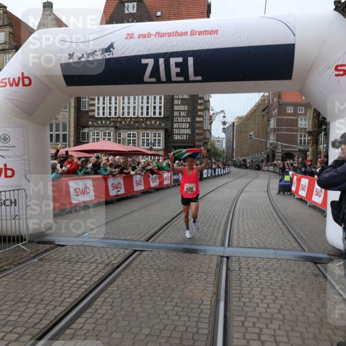 05.10.2025 - 20. swb-Marathon Bremen Yannick Fuchs http://msf.ph/oto/9266291 05.10.2025 12:08:51 Ziel 408 meine-sportfotos.de