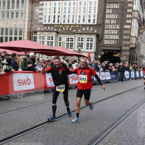 05.10.2025 - 20. swb-Marathon Bremen Yannick Fuchs http://msf.ph/oto/9266320 05.10.2025 10:51:38 Ziel 9252, 10321, 10556, 10928, 11177 meine-sportfotos.de