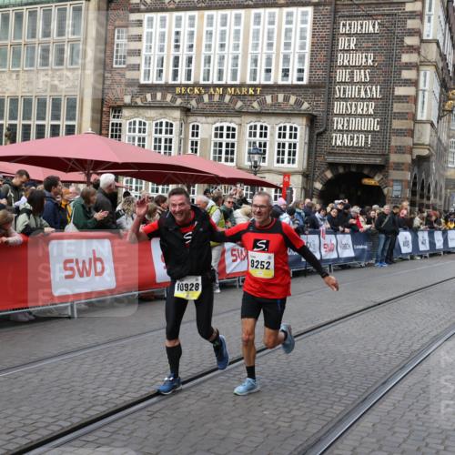 05.10.2025 - 20. swb-Marathon Bremen Yannick Fuchs http://msf.ph/oto/9266330 05.10.2025 10:51:38 Ziel 9252, 10321, 10556, 10928, 11177 meine-sportfotos.de