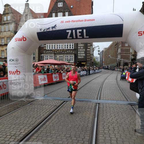 05.10.2025 - 20. swb-Marathon Bremen Yannick Fuchs http://msf.ph/oto/9266335 05.10.2025 12:08:52 Ziel 408 meine-sportfotos.de