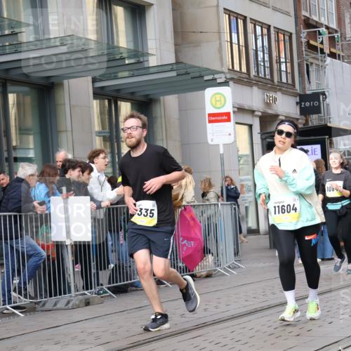 05.10.2025 - 20. swb-Marathon Bremen Strokosch-Dieckow http://msf.ph/oto/9266341 05.10.2025 11:05:16 Ziel 7654, 9210, 9335, 9419, 9423, 9713, 9752, 10025, 10158, 10197, 10289, 10426, 10437, 10511, 10529, 10542, 10769, 10828, 10843, 10844, 10999, 11064, 11106, 11164, 11455, 11604, 11676, 11681, 7654, 9210, 9335, 9419, 9423, 9713, 9752, 10025, 10158, 10197, 10289, 10426, 10437, 10511, 10529, 10542, 10769, 10828, 10843, 10844, 10999, 11064, 11106, 11164, 11455, 11604, 11676, 11681 meine-sportfotos.de
