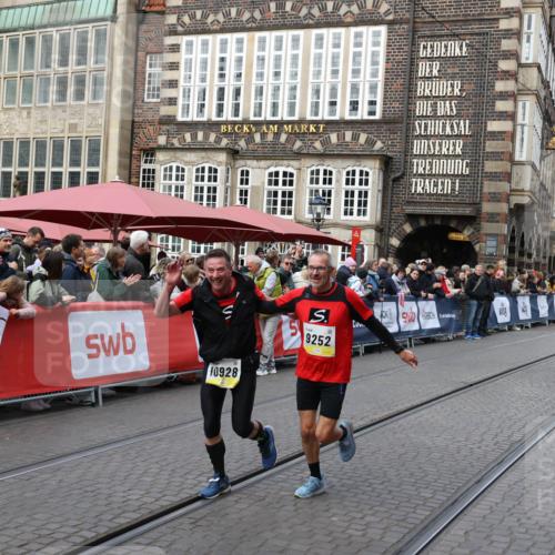 05.10.2025 - 20. swb-Marathon Bremen Yannick Fuchs http://msf.ph/oto/9266342 05.10.2025 10:51:38 Ziel 9252, 10321, 10556, 10928, 11177 meine-sportfotos.de