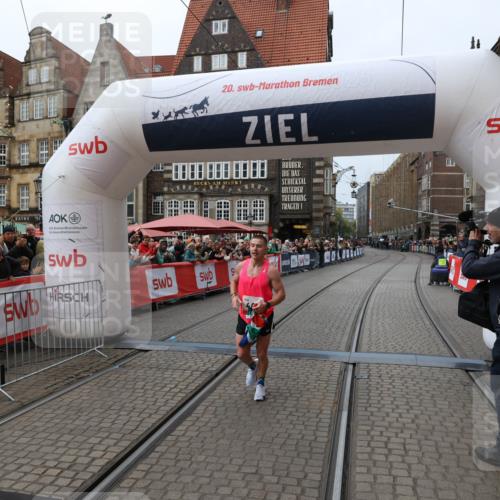 05.10.2025 - 20. swb-Marathon Bremen Yannick Fuchs http://msf.ph/oto/9266343 05.10.2025 12:08:52 Ziel 408 meine-sportfotos.de