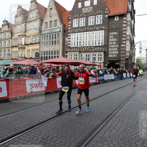 05.10.2025 - 20. swb-Marathon Bremen Yannick Fuchs http://msf.ph/oto/9266349 05.10.2025 10:51:39 Ziel 9252, 10321, 10584, 10928, 11177 meine-sportfotos.de