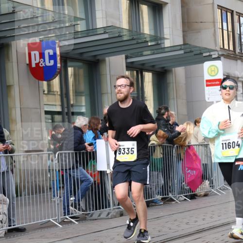 05.10.2025 - 20. swb-Marathon Bremen Strokosch-Dieckow http://msf.ph/oto/9266353 05.10.2025 11:05:17 Ziel 7654, 9210, 9335, 9419, 9423, 9713, 9752, 9907, 10025, 10158, 10197, 10289, 10426, 10437, 10511, 10529, 10542, 10619, 10769, 10828, 10843, 10844, 10999, 11064, 11164, 11455, 11604, 11676, 11681, 7654, 9210, 9335, 9419, 9423, 9713, 9752, 9907, 10025, 10158, 10197, 10289, 10426, 10437, 10511, 10529, 10542, 10619, 10769, 10828, 10843, 10844, 10999, 11064, 11164, 11455, 11604, 11676, 11681 meine-sportfotos.de