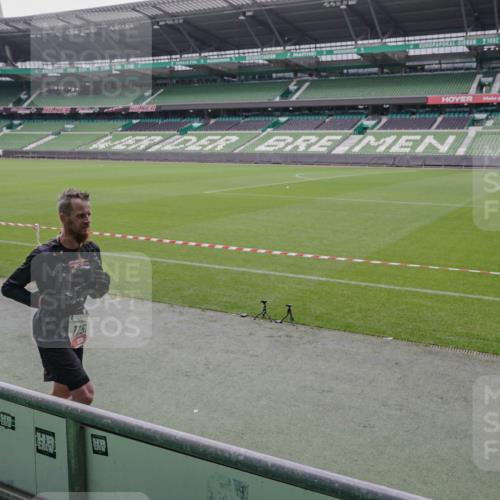 05.10.2025 - 20. swb-Marathon Bremen Michael Burmester http://msf.ph/oto/9266354 05.10.2025 12:26:12 Laufen im Stadion 5, 7, 153, 263, 438, 559, 765, 923, 1068, 1077, 1155, 1618, 1643, 364, 1289 meine-sportfotos.de