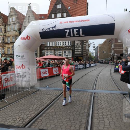 05.10.2025 - 20. swb-Marathon Bremen Yannick Fuchs http://msf.ph/oto/9266359 05.10.2025 12:08:52 Ziel 408 meine-sportfotos.de