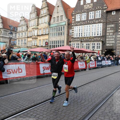 05.10.2025 - 20. swb-Marathon Bremen Yannick Fuchs http://msf.ph/oto/9266375 05.10.2025 10:51:39 Ziel 9252, 10321, 10584, 10928, 11177 meine-sportfotos.de