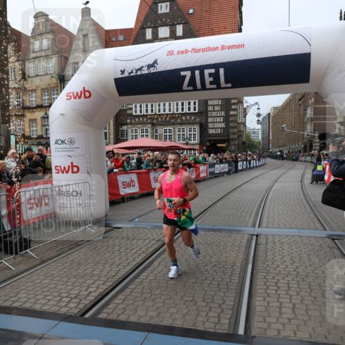 05.10.2025 - 20. swb-Marathon Bremen Yannick Fuchs http://msf.ph/oto/9266377 05.10.2025 12:08:52 Ziel 408 meine-sportfotos.de