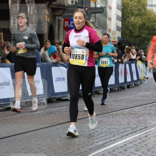 05.10.2025 - 20. swb-Marathon Bremen Strokosch-Dieckow http://msf.ph/oto/9266379 05.10.2025 11:08:30 Ziel 9235, 9481, 9552, 9982, 10134, 10212, 10787, 10859 meine-sportfotos.de