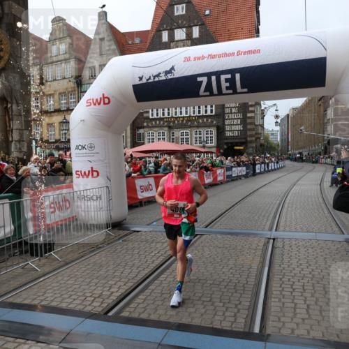 05.10.2025 - 20. swb-Marathon Bremen Yannick Fuchs http://msf.ph/oto/9266411 05.10.2025 12:08:53 Ziel 408 meine-sportfotos.de