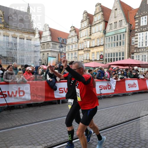 05.10.2025 - 20. swb-Marathon Bremen Yannick Fuchs http://msf.ph/oto/9266412 05.10.2025 10:51:40 Ziel 9252, 10321, 10584, 10918, 10928, 11177 meine-sportfotos.de