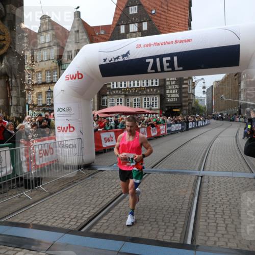 05.10.2025 - 20. swb-Marathon Bremen Yannick Fuchs http://msf.ph/oto/9266434 05.10.2025 12:08:53 Ziel 408 meine-sportfotos.de